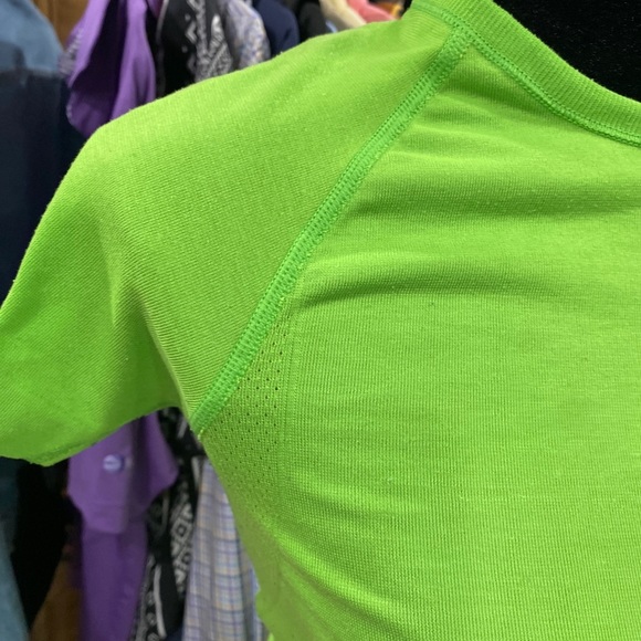 Nike FitDry Workout Athletic Shirt Neon Green Sz Small 🤸🏾♀️ - Picture 4 of 7